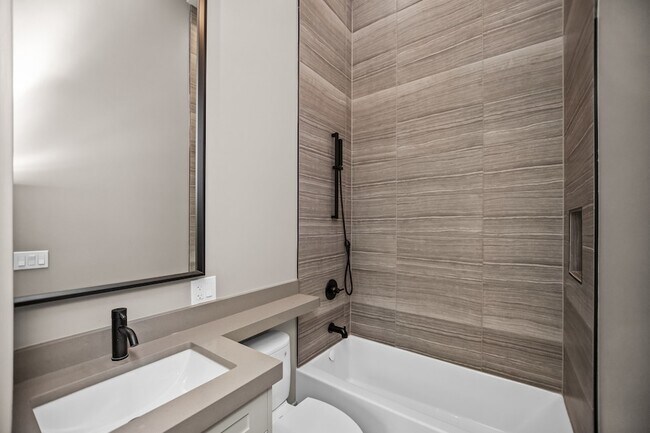 Building Photo - 6556 S Minerva Ave