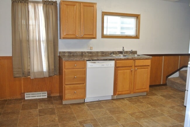 Building Photo - 3 Bedroom House in Velva, ND!