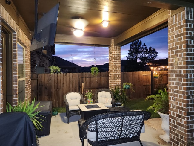 Building Photo - 9707 Lauren Briar Ln