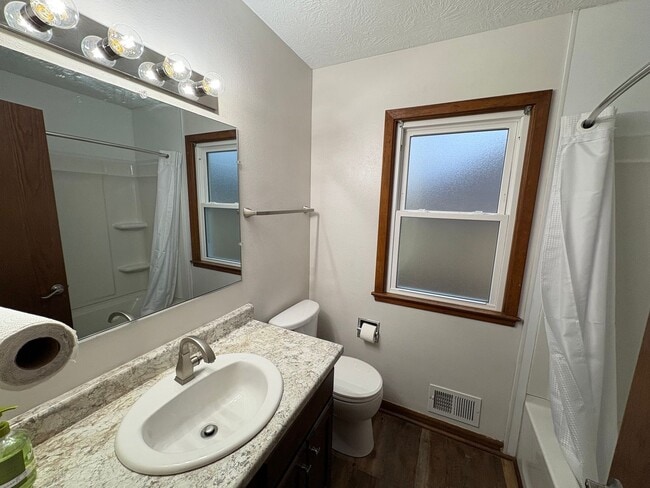 Building Photo - 320 Fanelle Ave