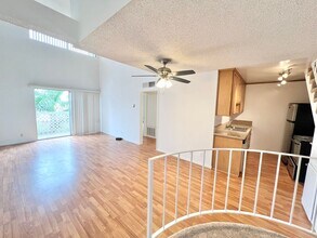 Building Photo - Spacious 1 Bedroom + Loft Condo in the Lindenwood Building – Bixby Knolls