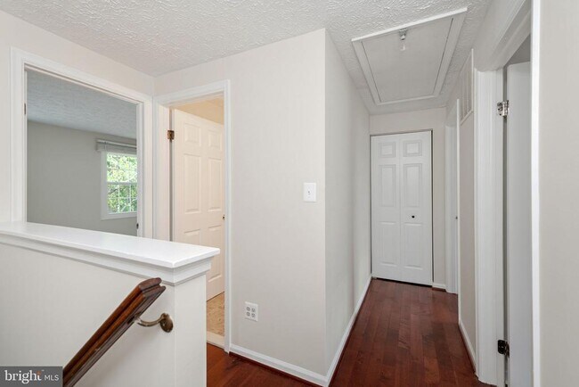 Building Photo - 6324 Lightburn Ct