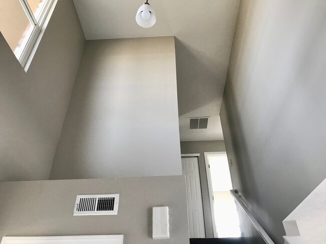 Building Photo - 4 Bedroom 2.5 Bathroom Two Story Brick Front Home in Pike Township!