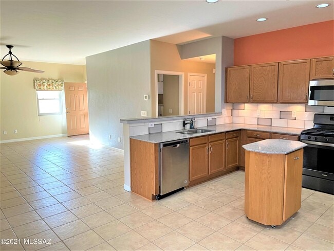 Building Photo - 5579 W Dove Loft Dr
