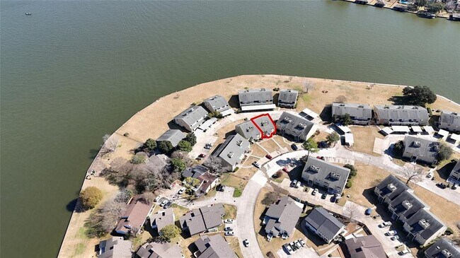 Building Photo - 164 April Point Dr S