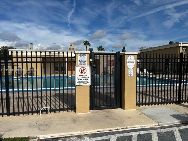 Building Photo - 1000 Lake of the Woods Blvd