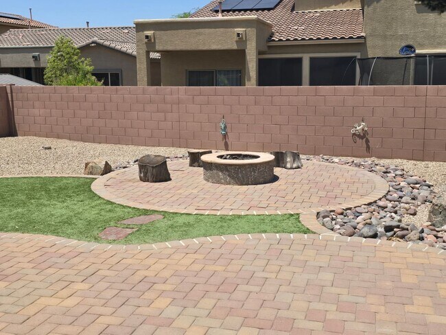 Building Photo - Must See 4 Bedroom Home in Sahuarita!  3 C...