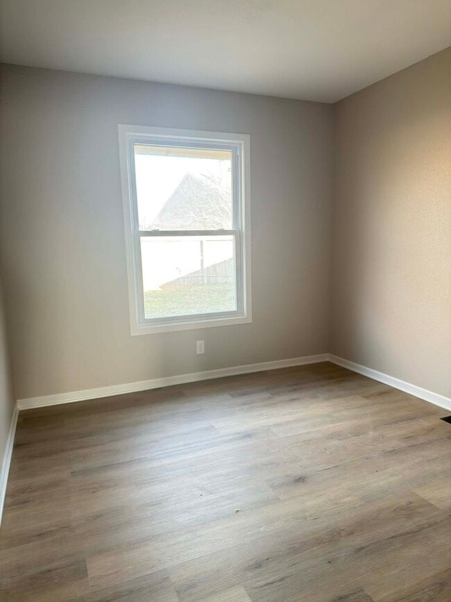 Building Photo - 1832 S Laurel St