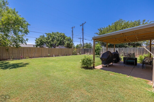 Building Photo - Charming 3 bedroom, 2 bath in Great Location!