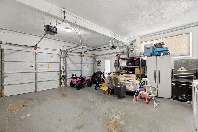 Building Photo - 7021 SW 10th Ct