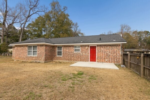 Building Photo - 407 Holly Ln