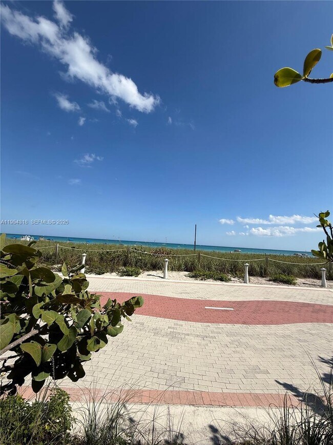 Building Photo - 5055 Collins Ave