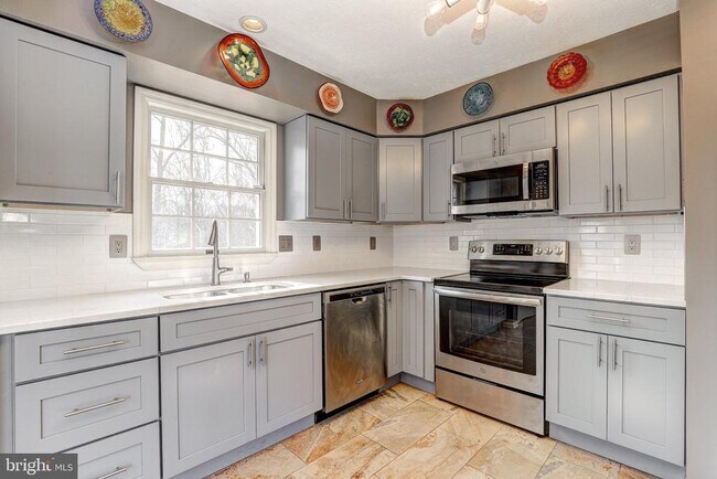 Building Photo - 2733 Quarry Heights Way