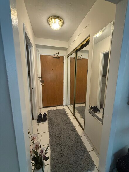 Building Photo - 4880 N Marine Dr
