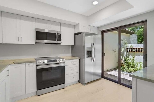 Building Photo - 3113 Kingswood Terrace