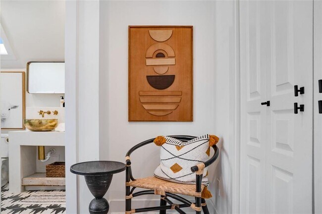 Building Photo - 724 Charles Allen Dr NE