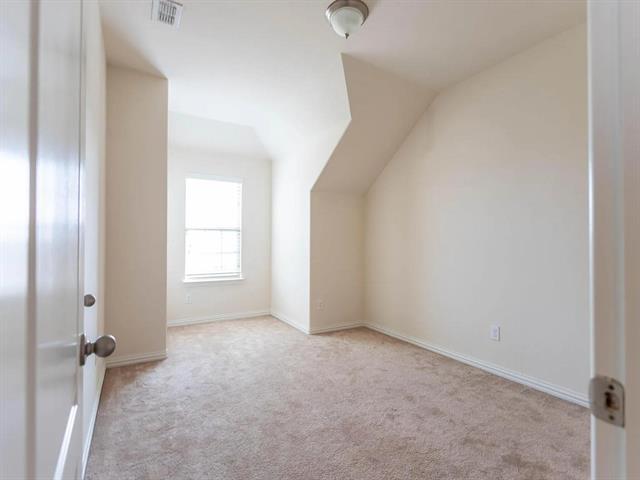 Building Photo - 2601 Sun Creek Dr