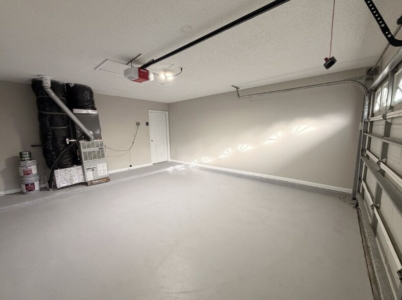 Building Photo - 1930 Hollington Dr