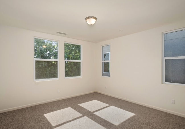 Building Photo - $2,195 Belmont & Armstrong, Gated Community - N Cattail Ct, Fresno / Solar!