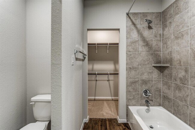 Building Photo - 140 Thunder Oak