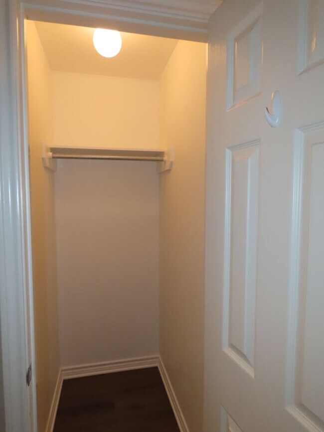 Building Photo - Stunning South Tyler 3-Bedroom, 2-Story Home: Features Fresh Paint, New Flooring, and a Bonus Room!