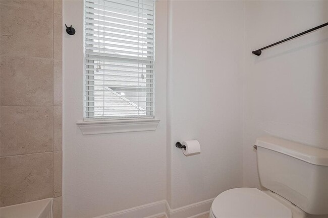 Building Photo - 155 Lindenberry Cir