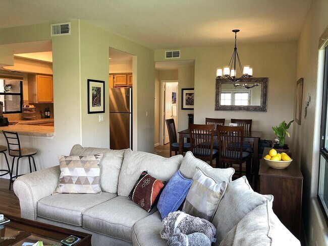 Building Photo - 6655 N Canyon Crest Dr