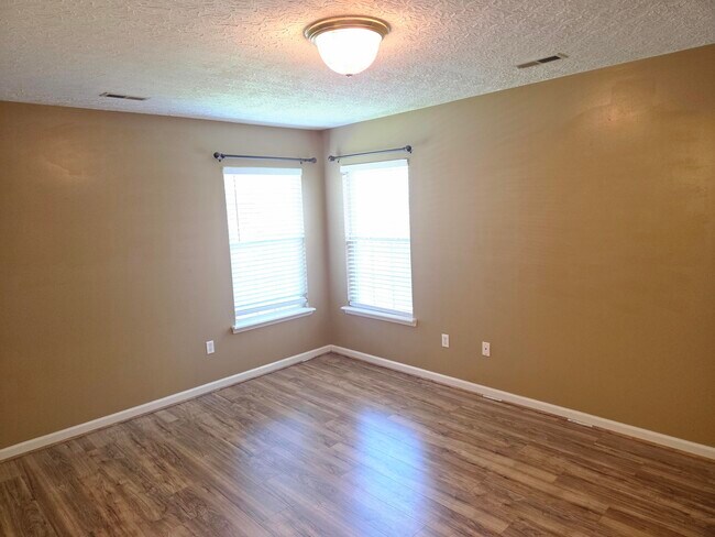 Building Photo - 209 Lucille Dr