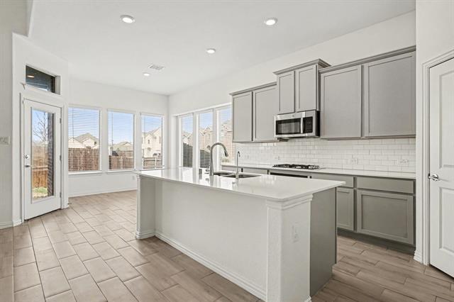 Building Photo - 512 Birch Ave