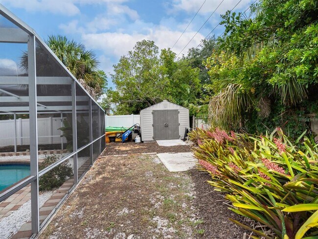 Building Photo - 3115 Bay Dr