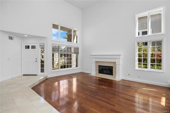 Building Photo - 25 Paradise Cove