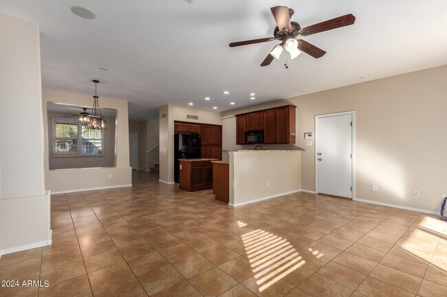 Building Photo - 2343 E Sunland Ave