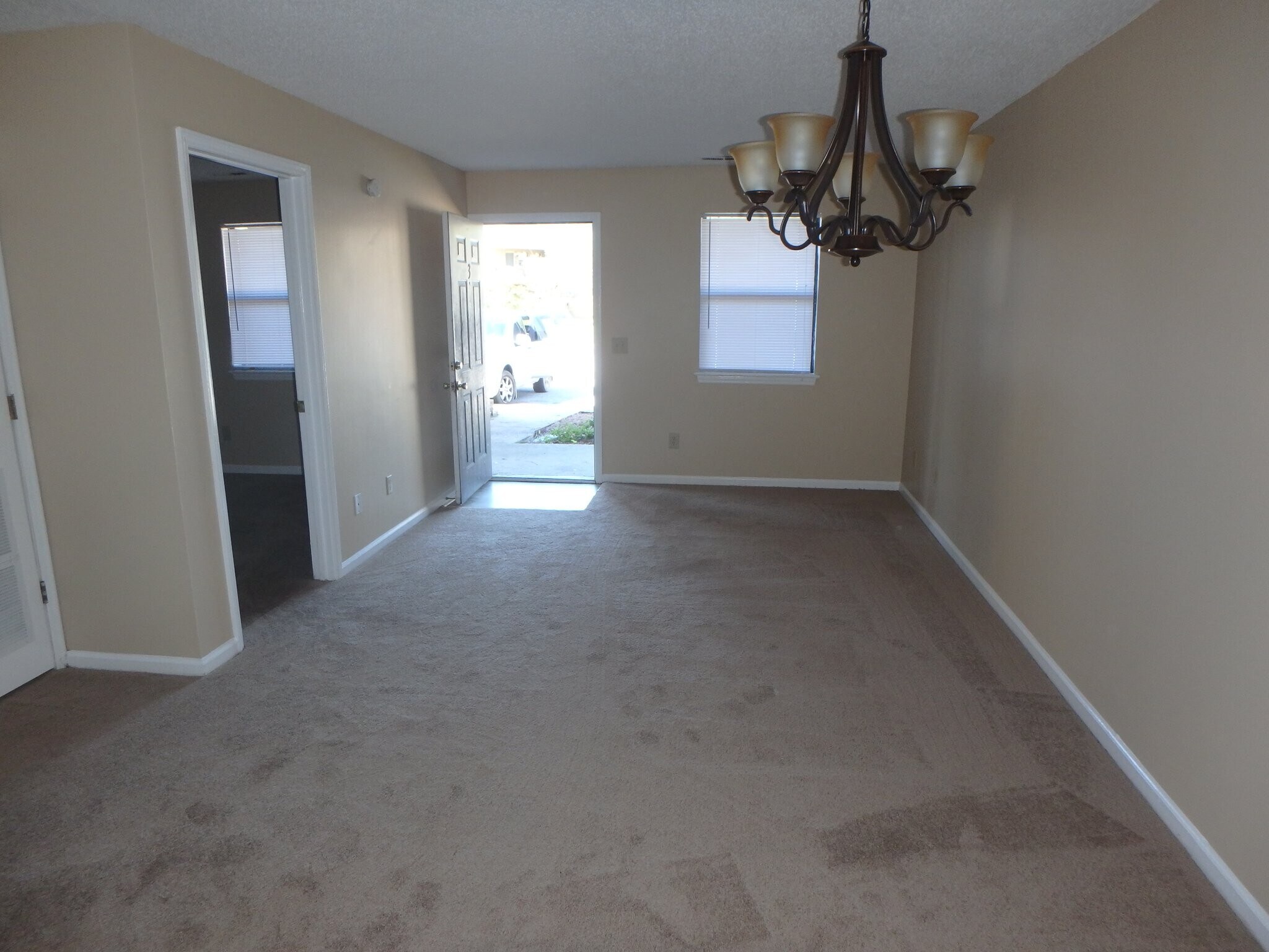 Building Photo - 704 Patton Cir