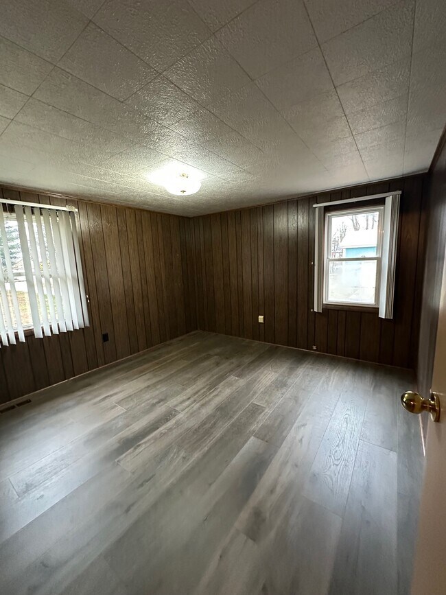 Building Photo - 5824 141st Ave