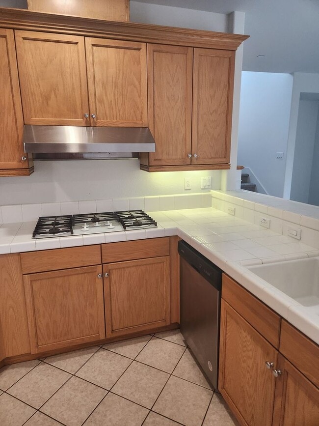 Building Photo - Great Santa Rosa Neighborhood 3 Bedroom, 2.5 Bathrooms