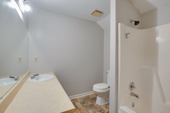 Building Photo - 9020 Mahogany Row SE