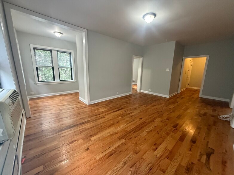 Building Photo - 3732 N Pine Grove Ave