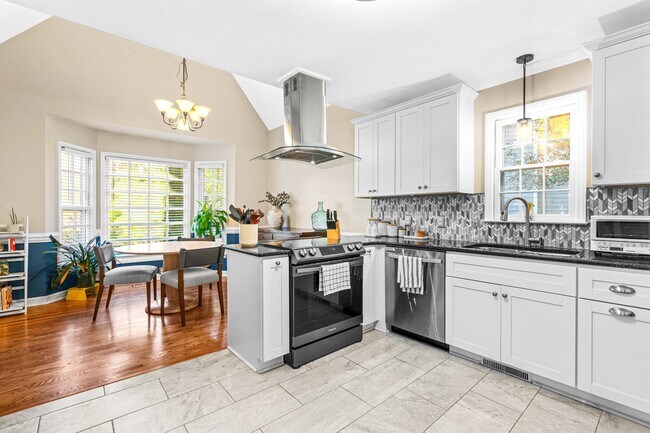 Building Photo - 6732 Queen Annes Dr