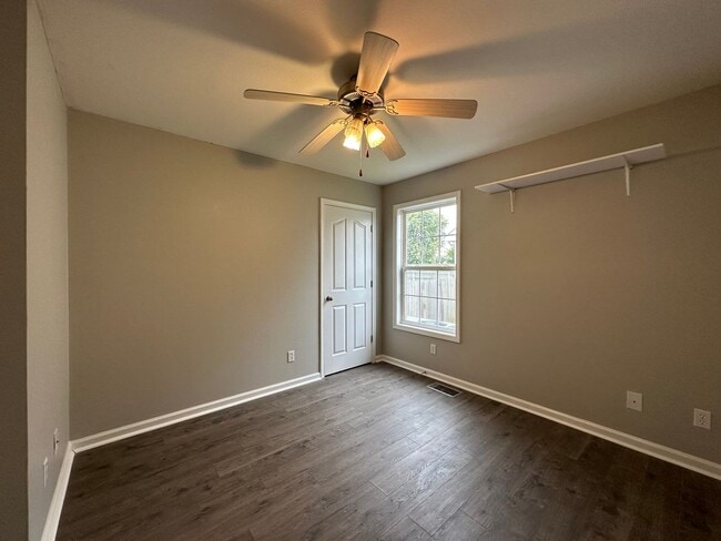 Building Photo - 3 Bedroom Home For Rent with Bonus Room!