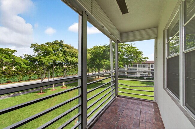 Building Photo - 116 Mansfield C