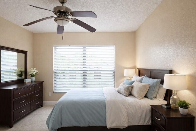 Building Photo - 1542 Lake Crystal Dr