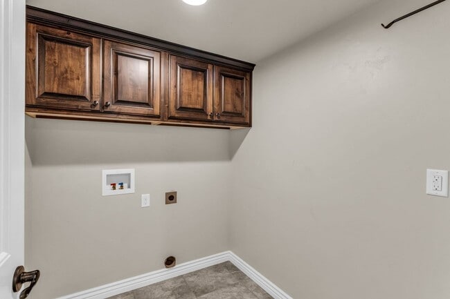 Building Photo - Spacious Syracuse Home with Covered Deck, Loft & Oversized 3-Car Garage