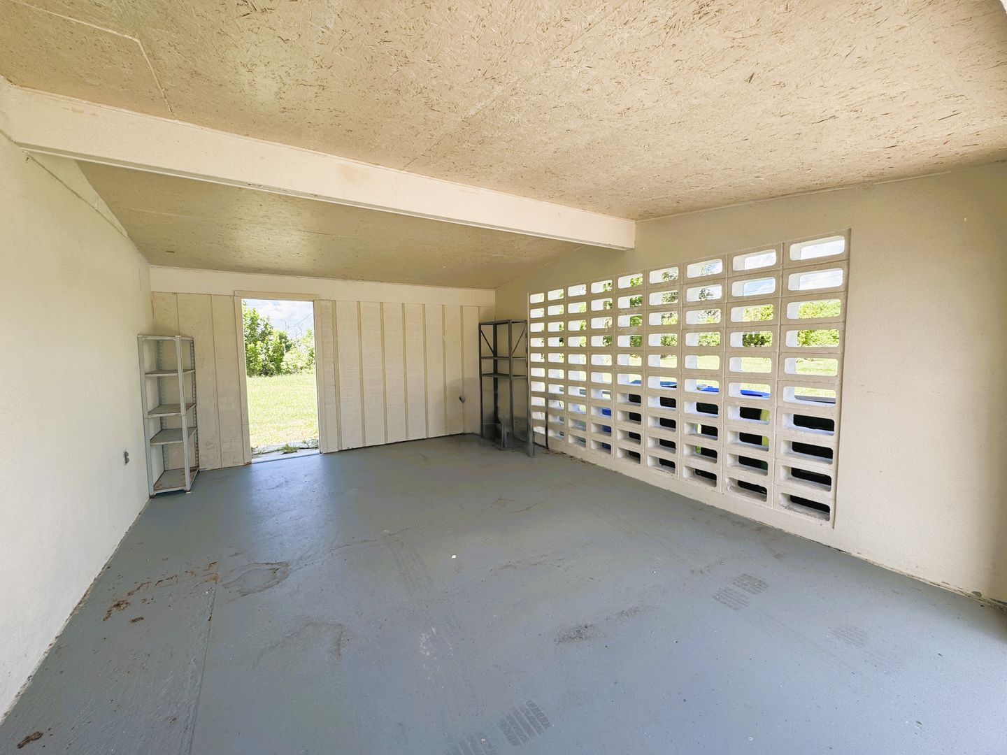 Building Photo - Beautifully Renovated 2 Bedroom + Bonus Room Home on a Corner Lot in North Port!