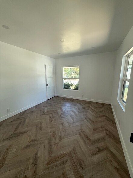 Bedtroom - 2400 Greenfield Ave