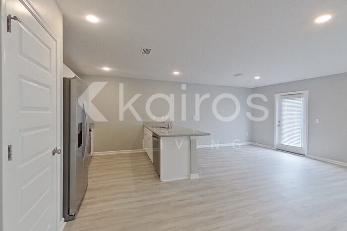 Building Photo - 241 Monarch Ln