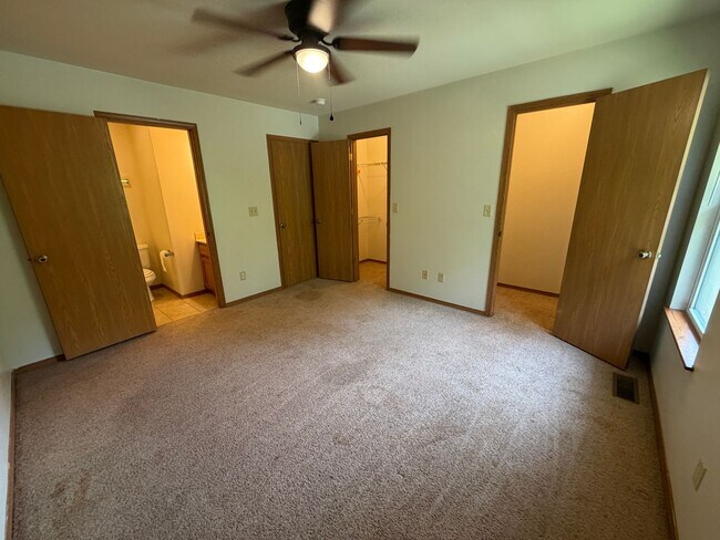 Building Photo - 20305 Skyview Dr