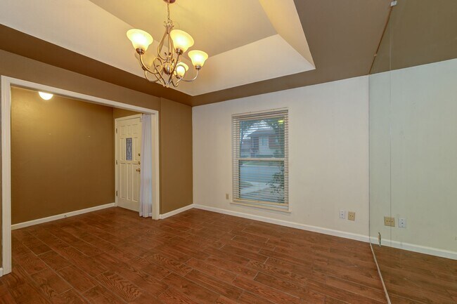 Building Photo - Charming Home with Vaulted Ceilings & Loft Near 281 & Bitters