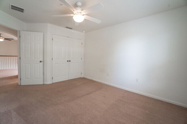 Building Photo - Beautiful 3/2.5 Townhome in gated communit...