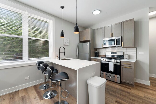 Building Photo - 1900 W 17th St