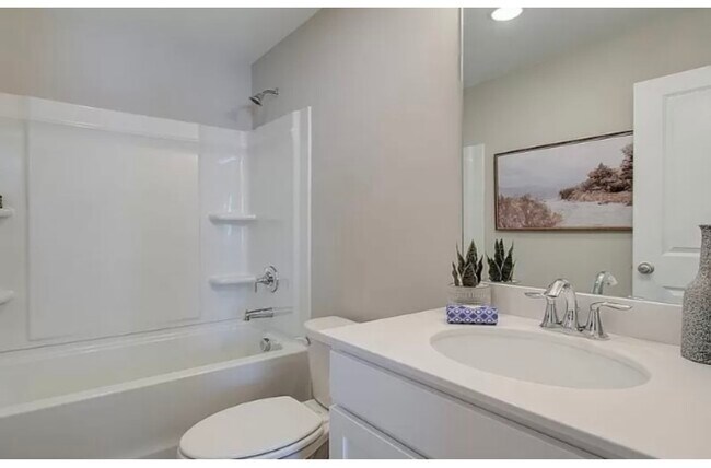 Hall Bath - 1916 Allagash Ln